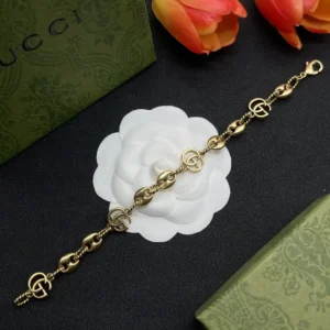 Alternative view of 18k Yellow gold plated GG bracelet with gg logo and oval gold charms