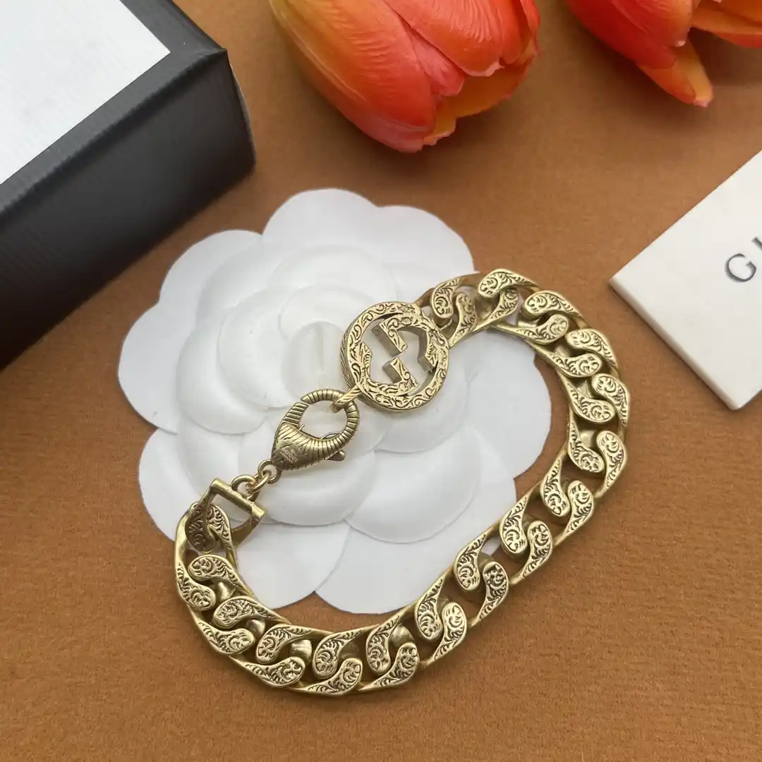 18K Yellow gold plated GG curb link bracelet with engraving - Image 3