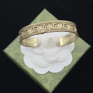 18k Yellow gold plated GG slip on bangle with engraved details and gg logos