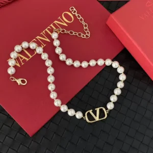 18k Yellow gold plated VT pearl necklace with yellow gold logo