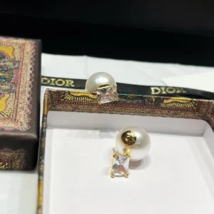 Alternative view of 18k Gold plated pearl CD  with square stone earring