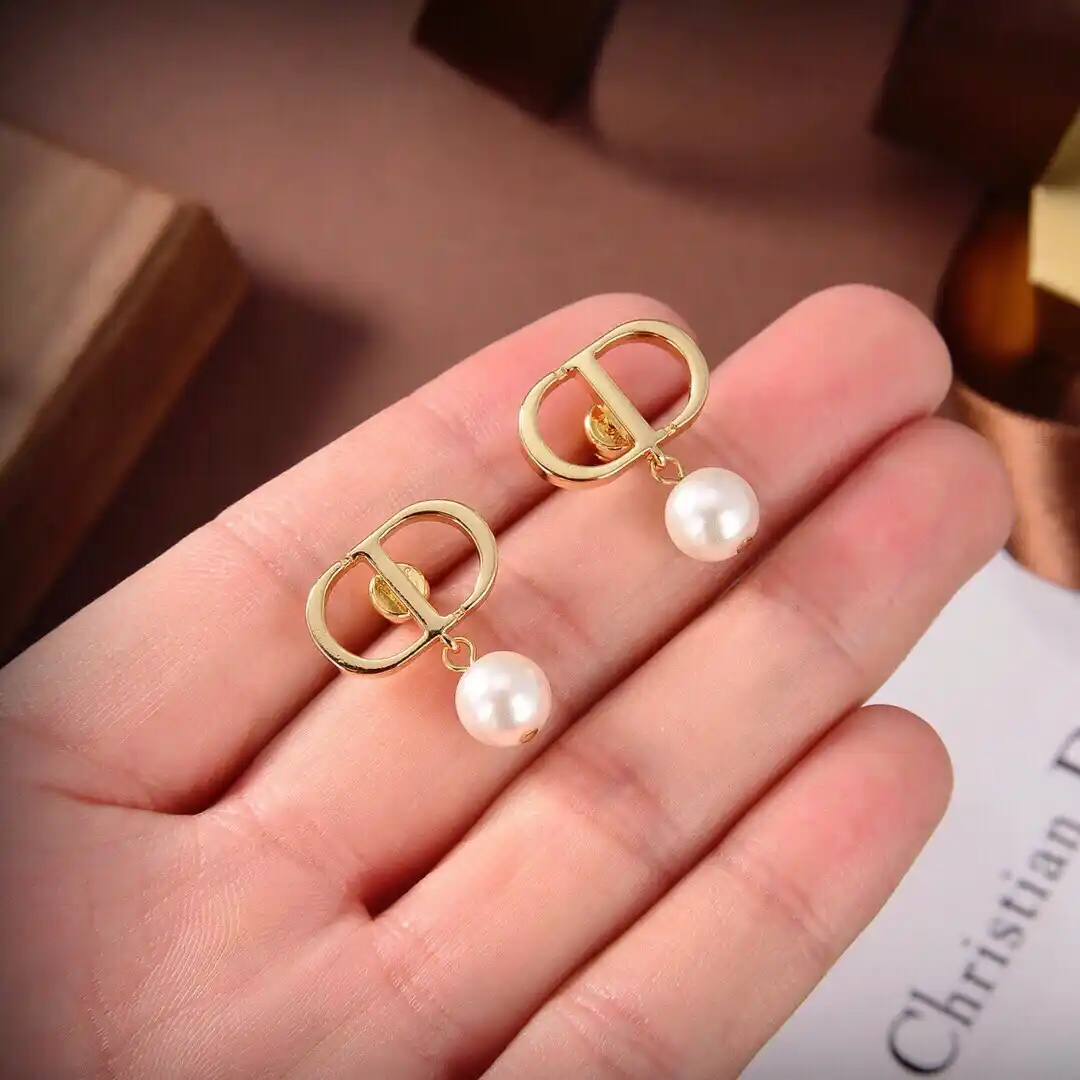 18k Yellow gold plated CD drop earring with round pearls - Image 3