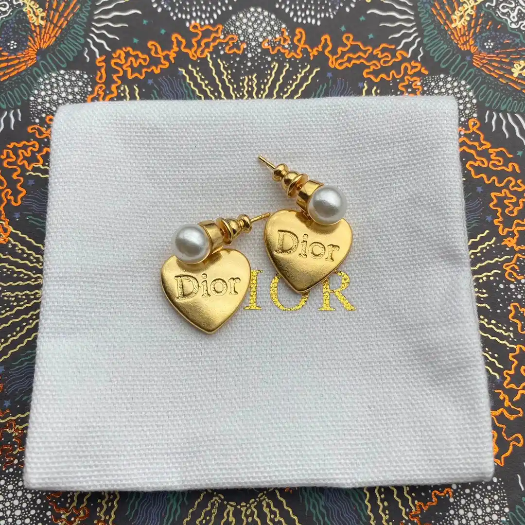 18k Yellow gold plated CD heart drop earrings with pearls - Image 3