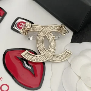 Alternative view of 18k Yellow gold CC brooch with white clear ribbon