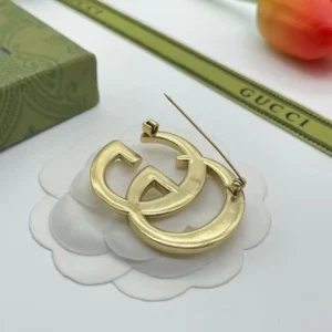 Alternative view of 18k Yellow gold plated GG plain logo brooch