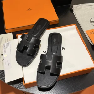 HM Black plain sandals