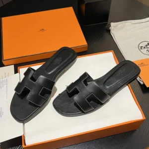 Alternative view of HM Black plain sandals
