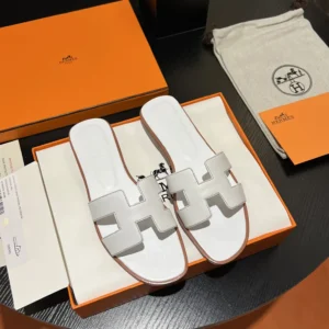 HM White plain sandals