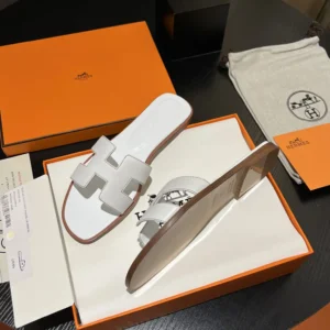 Alternative view of HM White plain sandals