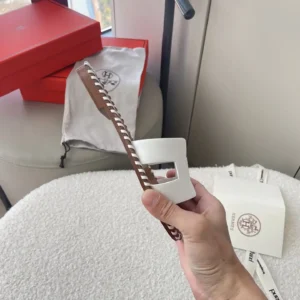Alternative view of HM White sandals with stitches