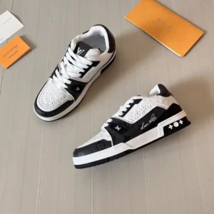 Alternative view of LV Black and white high quality sneakers