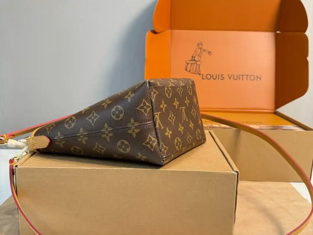 LV Brown Triangle bag with White Logo charms - Image 3